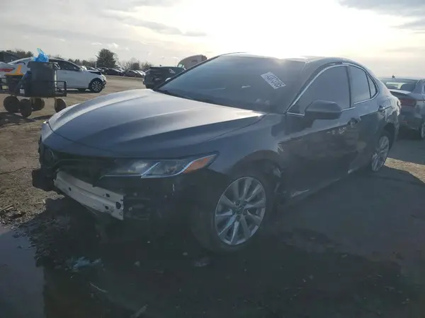 4T1B11HK0JU098759 2018 TOYOTA CAMRY - Image 1