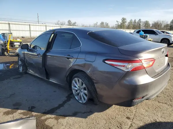 4T1B11HK0JU098759 2018 TOYOTA CAMRY - Image 2