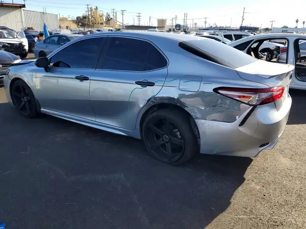 4T1B11HK0JU100851 2018 TOYOTA CAMRY - Image 2