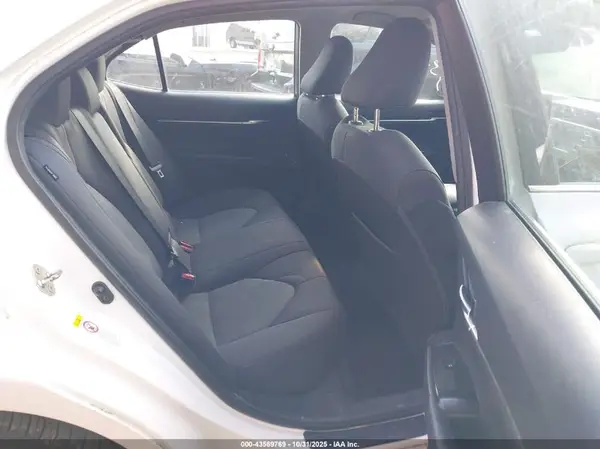 4T1B11HK0JU100865 2018 TOYOTA CAMRY - Image 8
