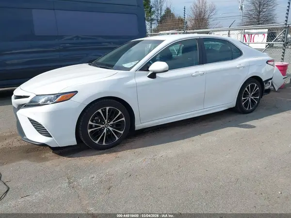 4T1B11HK0JU101143 2018 TOYOTA CAMRY - Image 2