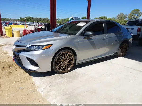 4T1B11HK0JU102972 2018 TOYOTA CAMRY - Image 2