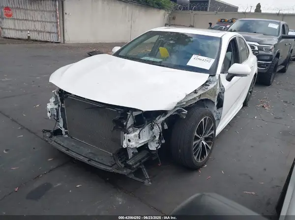 4T1B11HK0JU104267 2018 TOYOTA CAMRY - Image 2
