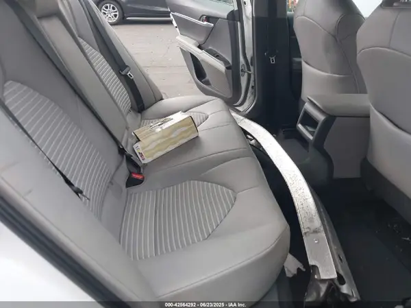 4T1B11HK0JU104267 2018 TOYOTA CAMRY - Image 8