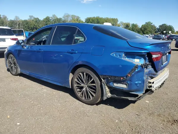 4T1B11HK0JU105032 2018 TOYOTA CAMRY - Image 2