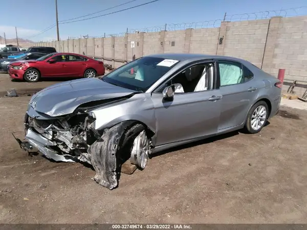 4T1B11HK0JU108237 2018 TOYOTA CAMRY - Image 2