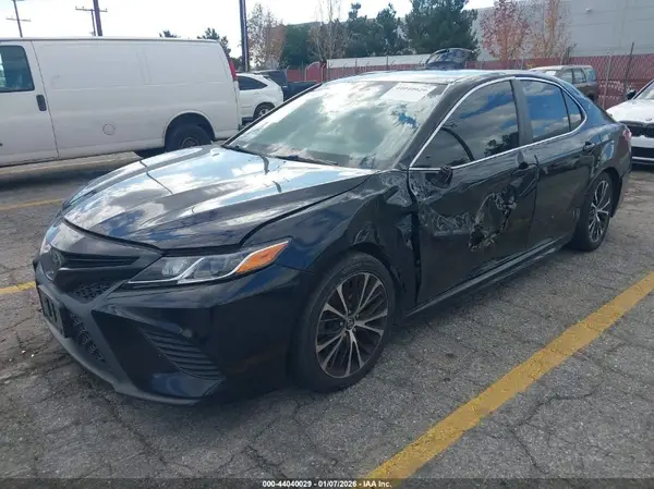 4T1B11HK0JU108836 2018 TOYOTA CAMRY - Image 2