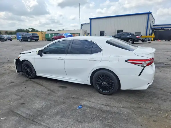 4T1B11HK0JU109310 2018 TOYOTA CAMRY - Image 2