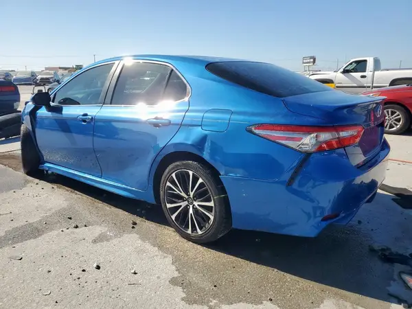 4T1B11HK0JU109467 2018 TOYOTA CAMRY - Image 2