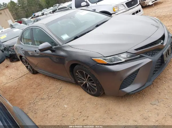 4T1B11HK0JU109548 2018 TOYOTA CAMRY - Image 1