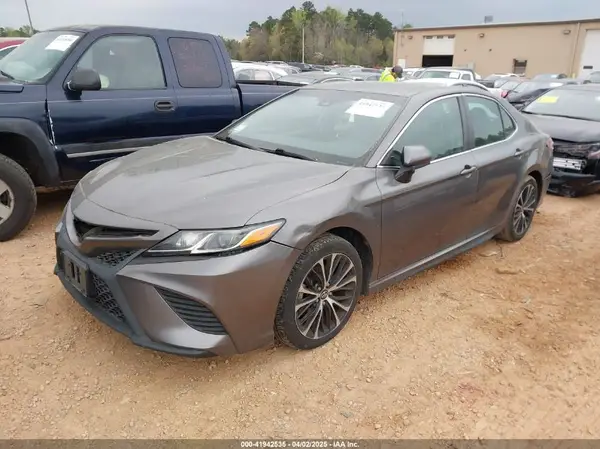 4T1B11HK0JU109548 2018 TOYOTA CAMRY - Image 2