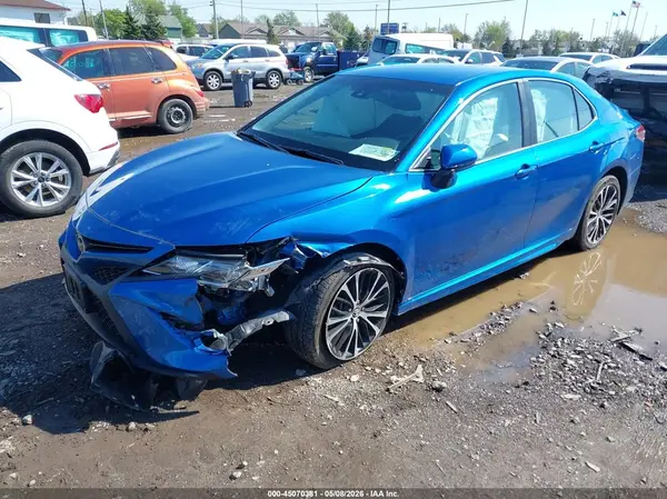4T1B11HK0JU109694 2018 TOYOTA CAMRY - Image 2