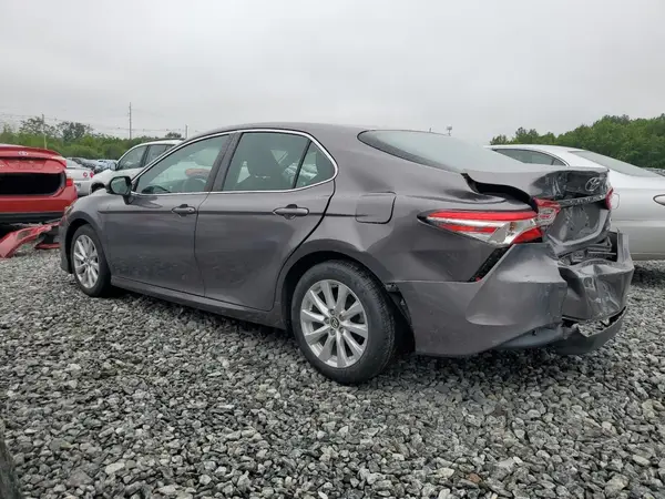 4T1B11HK0JU109811 2018 TOYOTA CAMRY - Image 2