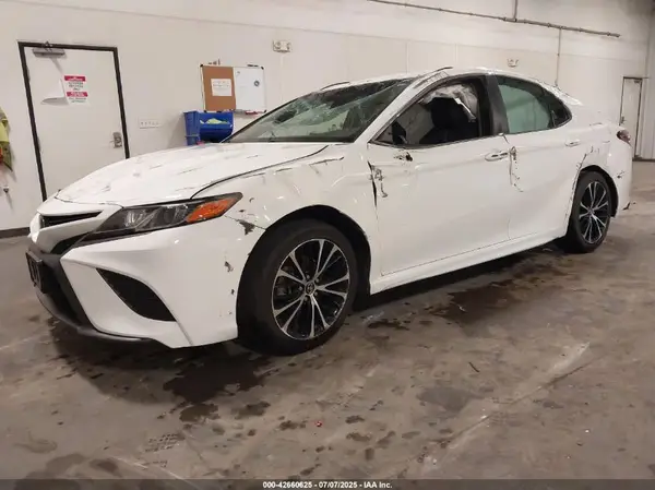 4T1B11HK0JU109906 2018 TOYOTA CAMRY - Image 2