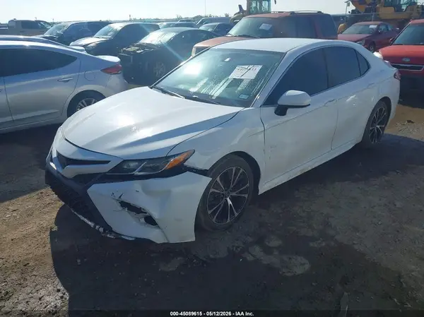 4T1B11HK0JU110716 2018 TOYOTA CAMRY - Image 2
