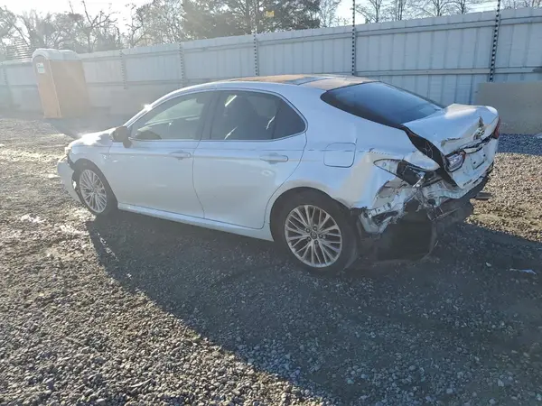 4T1B11HK0JU111493 2018 TOYOTA CAMRY - Image 2