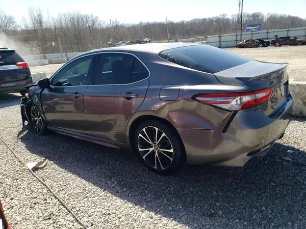 4T1B11HK0JU112367 2018 TOYOTA CAMRY - Image 2