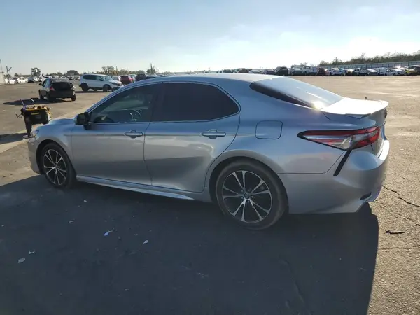 4T1B11HK0JU112806 2018 TOYOTA CAMRY - Image 2