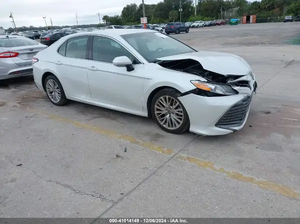 4T1B11HK0JU113325 2018 TOYOTA CAMRY - Image 1