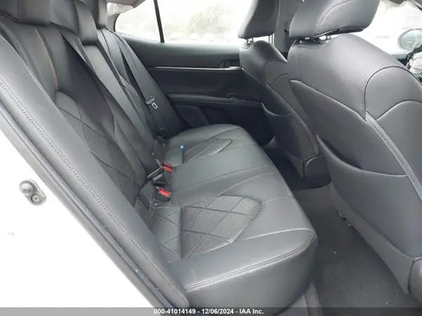 4T1B11HK0JU113325 2018 TOYOTA CAMRY - Image 8