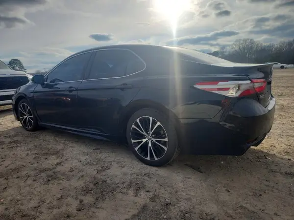 4T1B11HK0JU114328 2018 TOYOTA CAMRY - Image 2