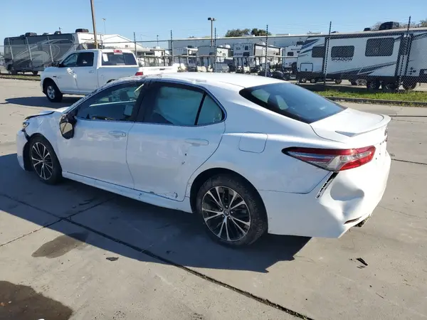 4T1B11HK0JU115043 2018 TOYOTA CAMRY - Image 2