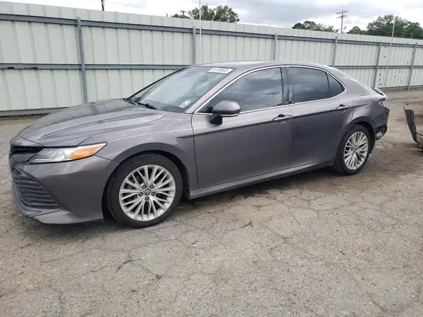 4T1B11HK0JU115625 2018 TOYOTA CAMRY - Image 1