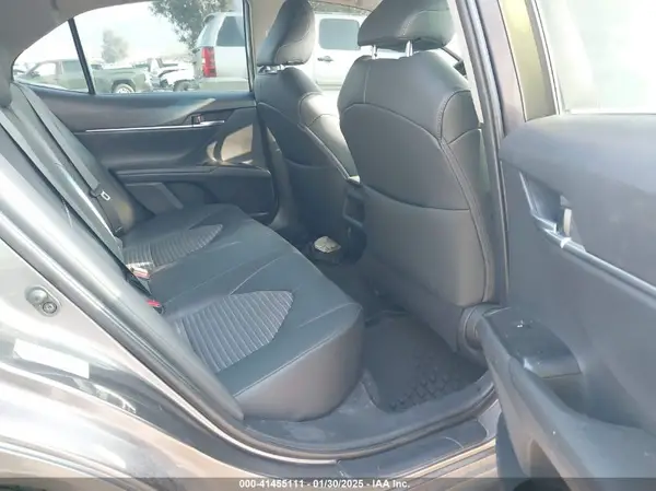 4T1B11HK0JU118086 2018 TOYOTA CAMRY - Image 8