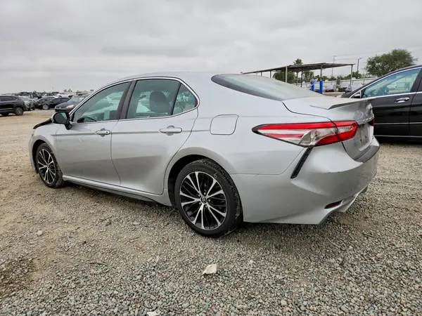 4T1B11HK0JU119836 2018 TOYOTA CAMRY - Image 2