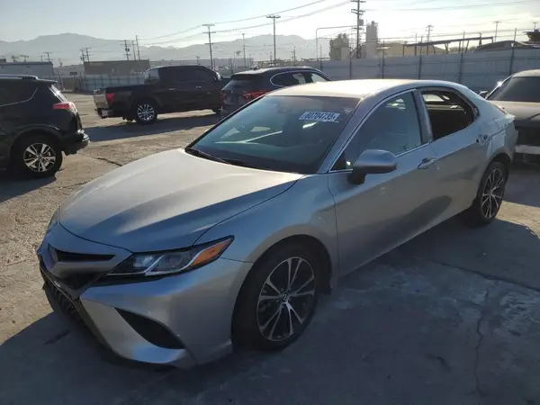 4T1B11HK0JU121781 2018 TOYOTA CAMRY - Image 1