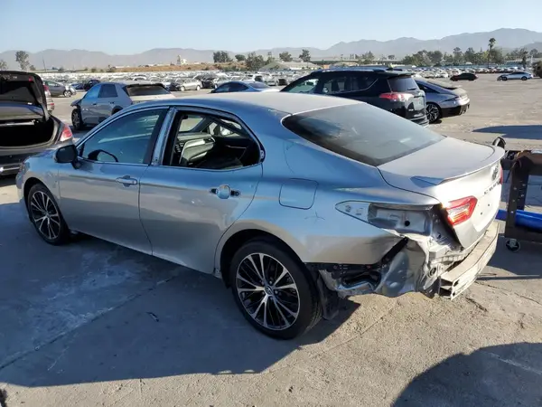 4T1B11HK0JU121781 2018 TOYOTA CAMRY - Image 2