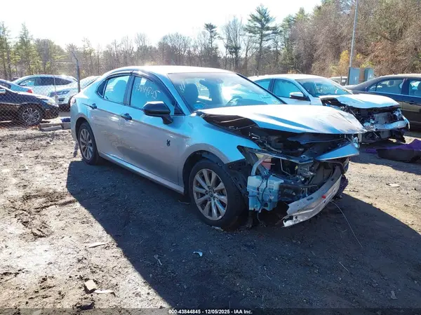 4T1B11HK0JU121991 2018 TOYOTA CAMRY - Image 1