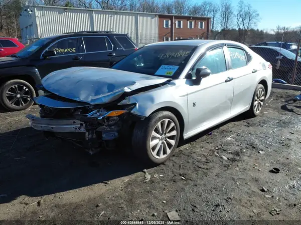 4T1B11HK0JU121991 2018 TOYOTA CAMRY - Image 2