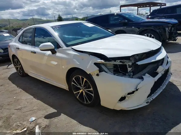 4T1B11HK0JU122932 2018 TOYOTA CAMRY - Image 1