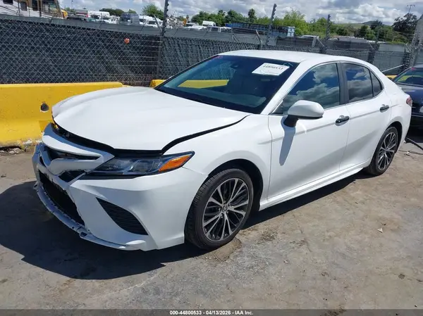 4T1B11HK0JU122932 2018 TOYOTA CAMRY - Image 2