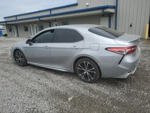 4T1B11HK0JU123904 2018 TOYOTA CAMRY - Image 2