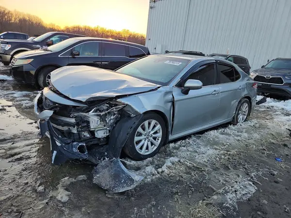 4T1B11HK0JU124146 2018 TOYOTA CAMRY - Image 1