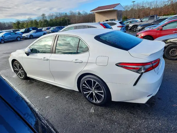 4T1B11HK0JU124907 2018 TOYOTA CAMRY - Image 2