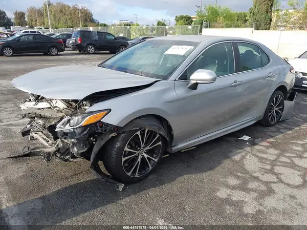 4T1B11HK0JU126768 2018 TOYOTA CAMRY - Image 2