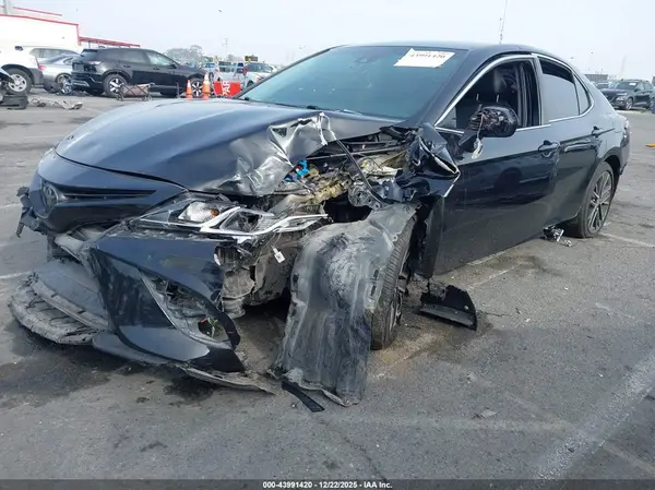 4T1B11HK0JU127094 2018 TOYOTA CAMRY - Image 2