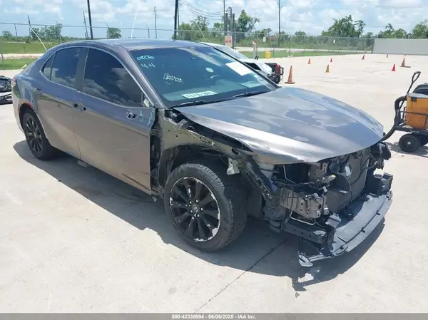 4T1B11HK0JU127483 2018 TOYOTA CAMRY - Image 1