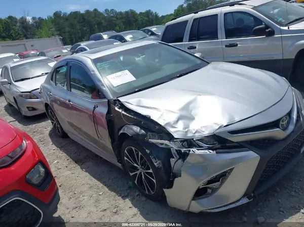 4T1B11HK0JU127516 2018 TOYOTA CAMRY - Image 1
