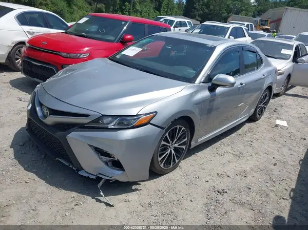 4T1B11HK0JU127516 2018 TOYOTA CAMRY - Image 2