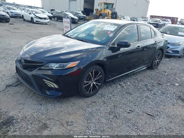 4T1B11HK0JU127967 2018 TOYOTA CAMRY - Image 2