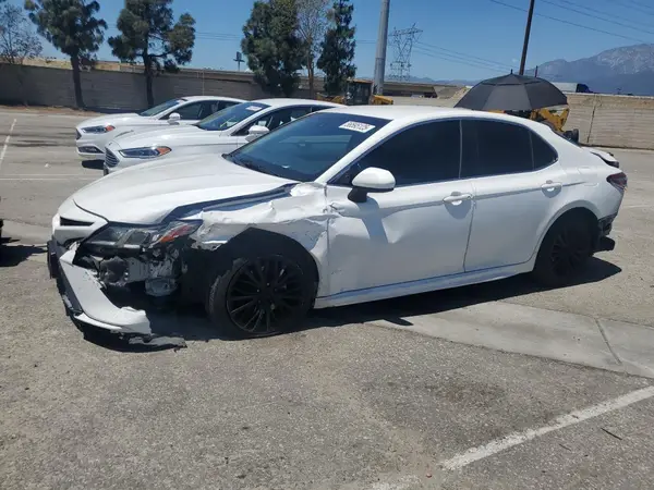 4T1B11HK0JU128536 2018 TOYOTA CAMRY - Image 1