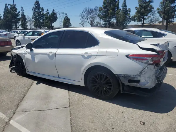 4T1B11HK0JU128536 2018 TOYOTA CAMRY - Image 2