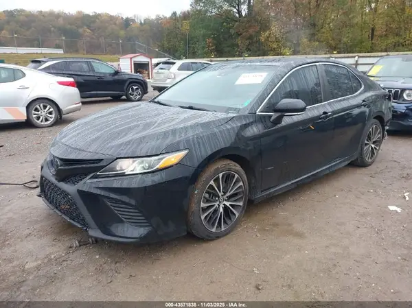 4T1B11HK0JU128665 2018 TOYOTA CAMRY - Image 2