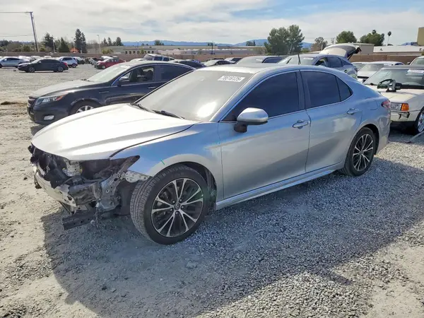 4T1B11HK0JU128830 2018 TOYOTA CAMRY - Image 1