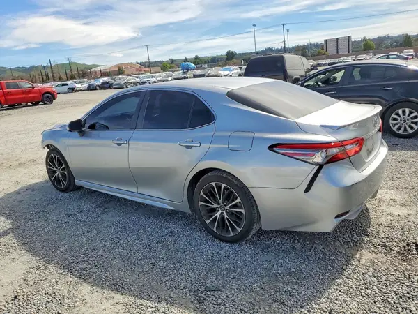 4T1B11HK0JU128830 2018 TOYOTA CAMRY - Image 2
