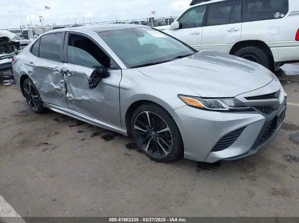 4T1B11HK0JU129623 2018 TOYOTA CAMRY - Image 1